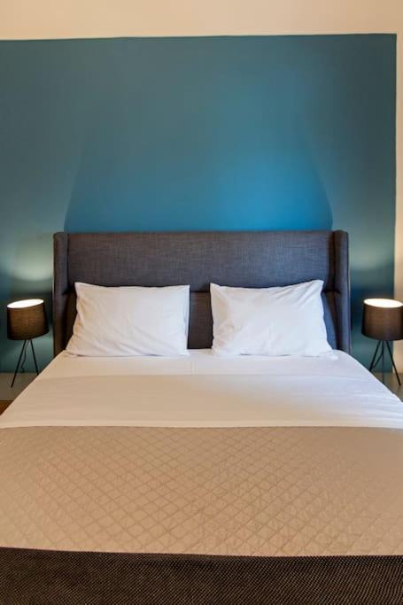 Minimal Loft Art With Sea View Over Heraklion Harbour Exterior foto